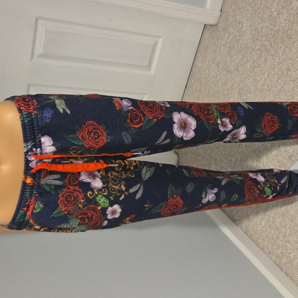 Adidas Rita Ora Set  Tee Vibrant Floral Design And Pants - Picture 13 of 15